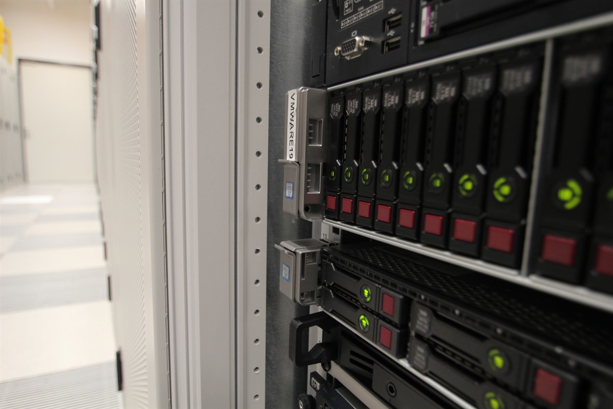 Eigen serverracks van iNetActief in datacenter AMS18 Amsterdam